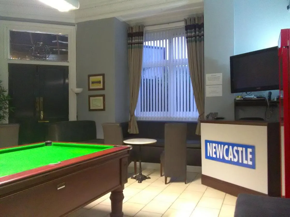 Newcastle West Hotel & Bar 0*, ניוקאסל