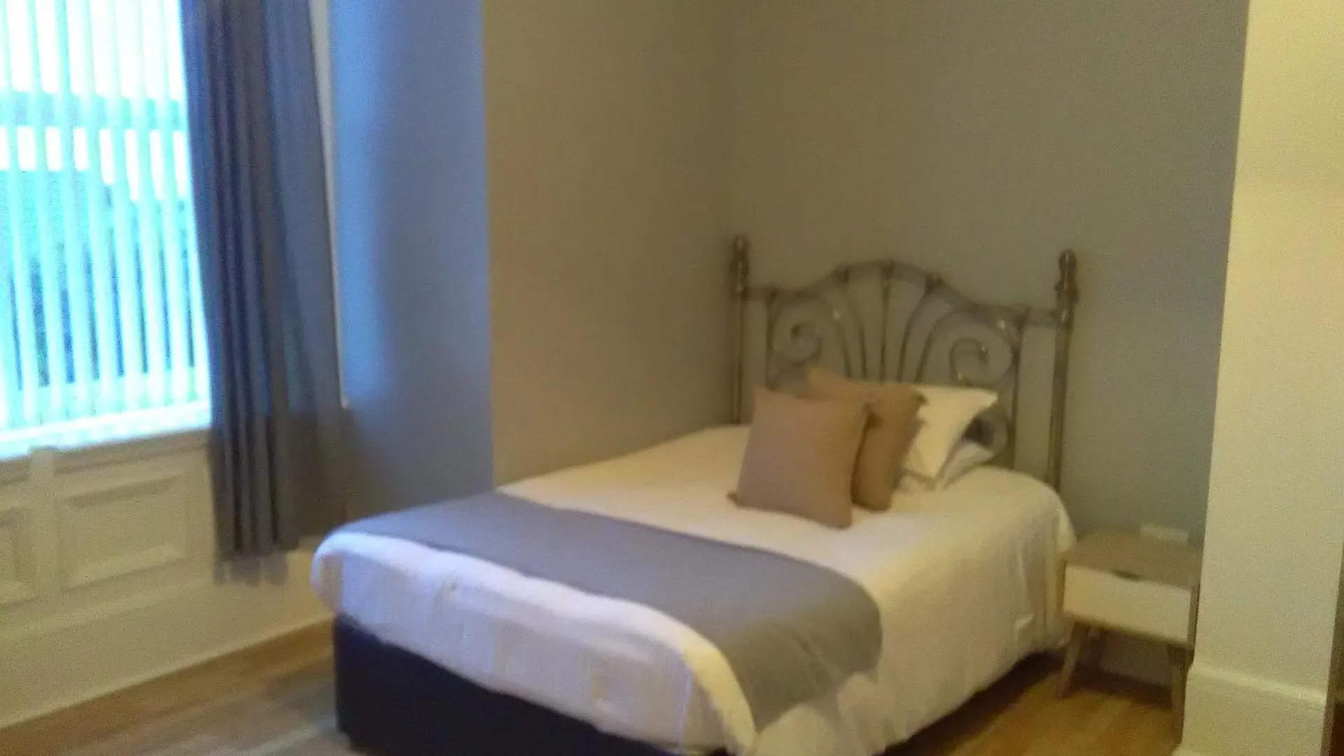 Newcastle West Hotel & Bar בריטניה