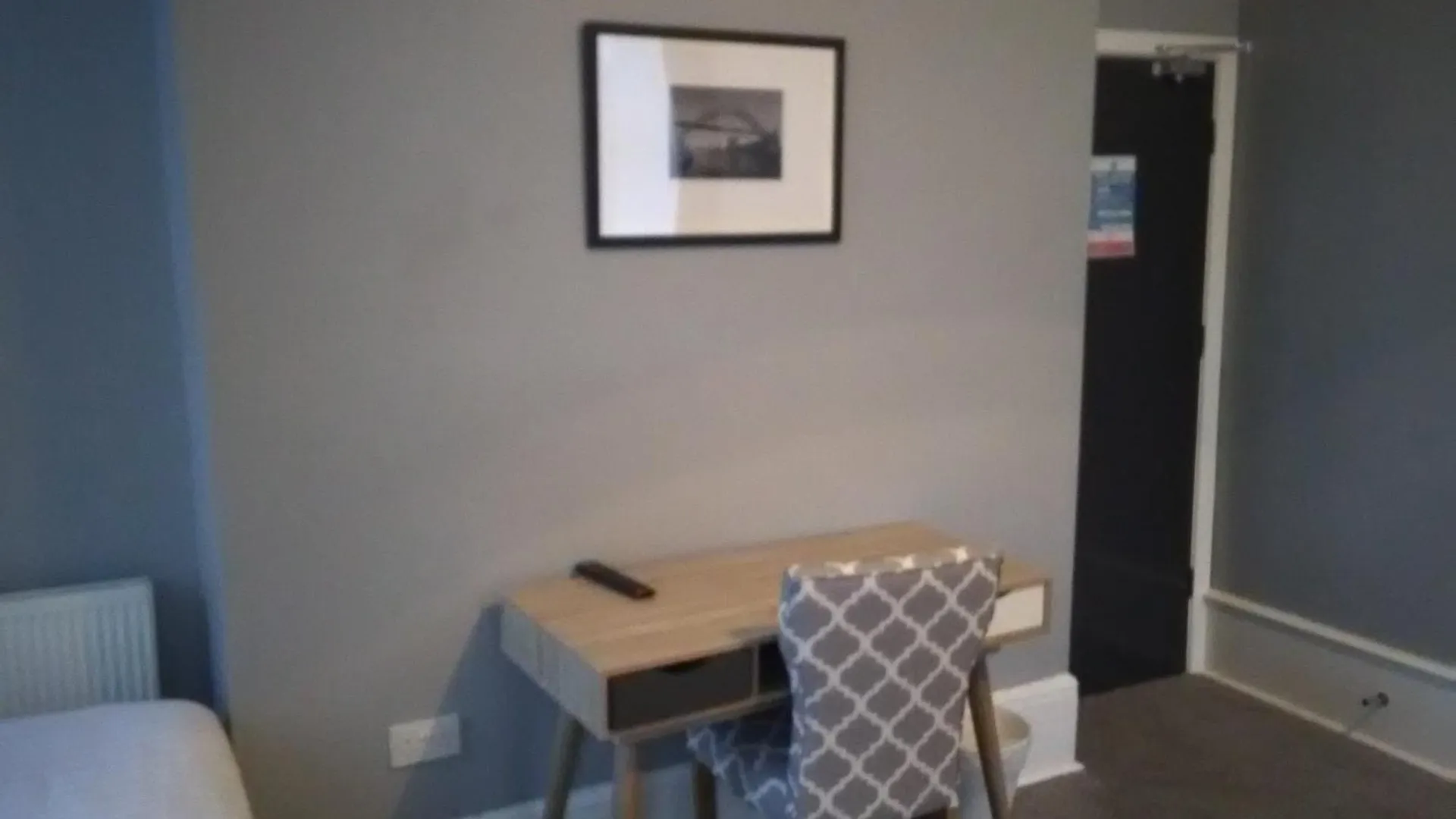 Newcastle West Hotel & Bar  ניוקאסל