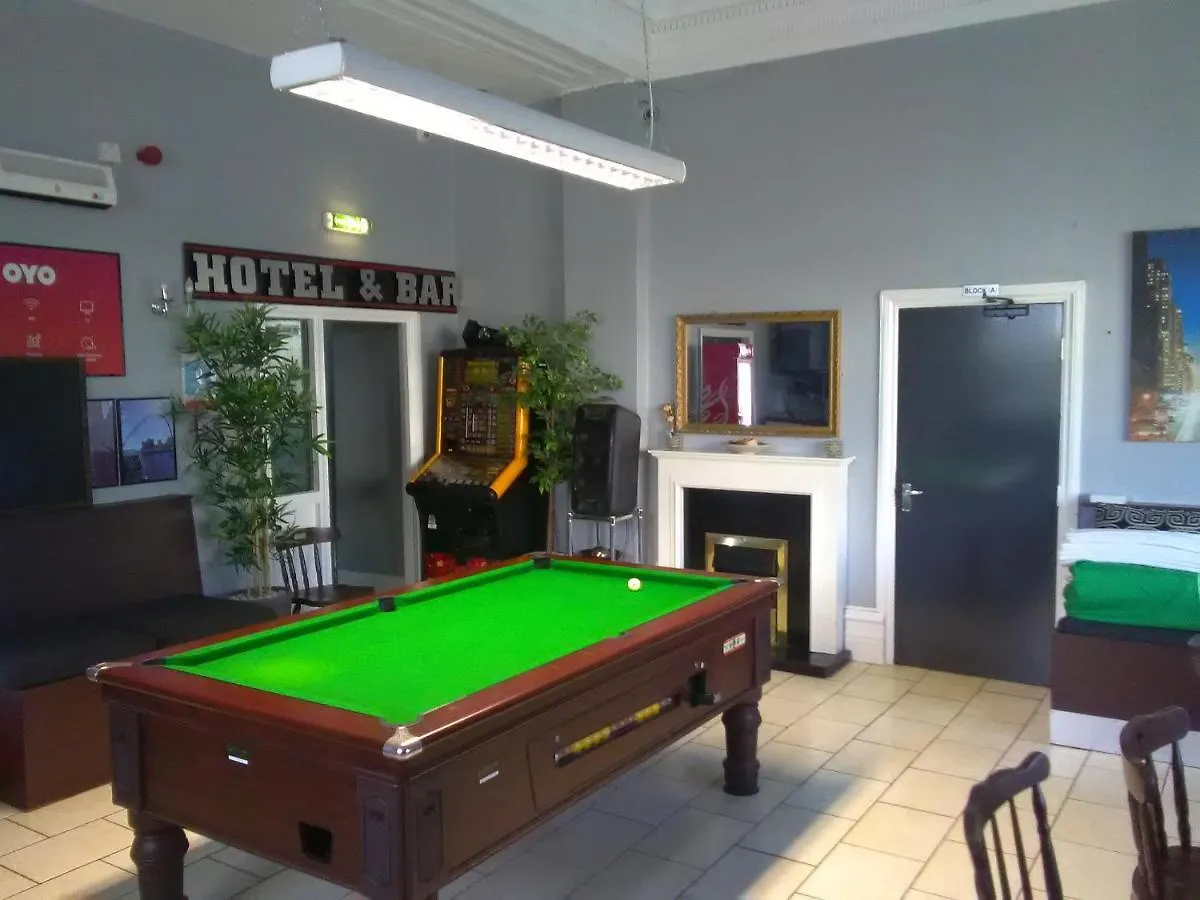 Newcastle West Hotel & Bar  ניוקאסל
