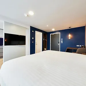 4* Aparthotel Roomzzz
